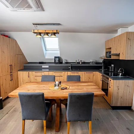 V Podzámčí Náchod