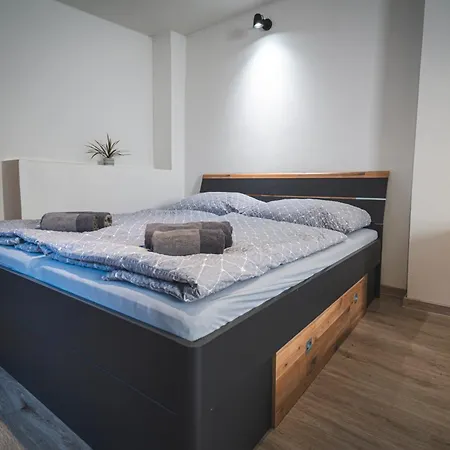 V Podzámčí Náchod